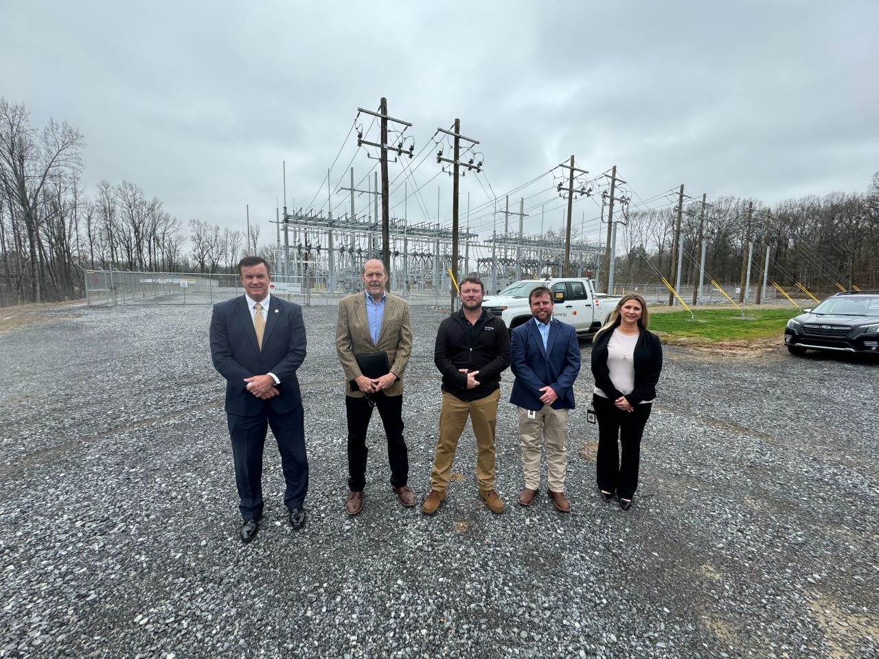 Southaven Mayor Darren Musselwhite visits Snowden Park Substation with Entergy Mississippi team.